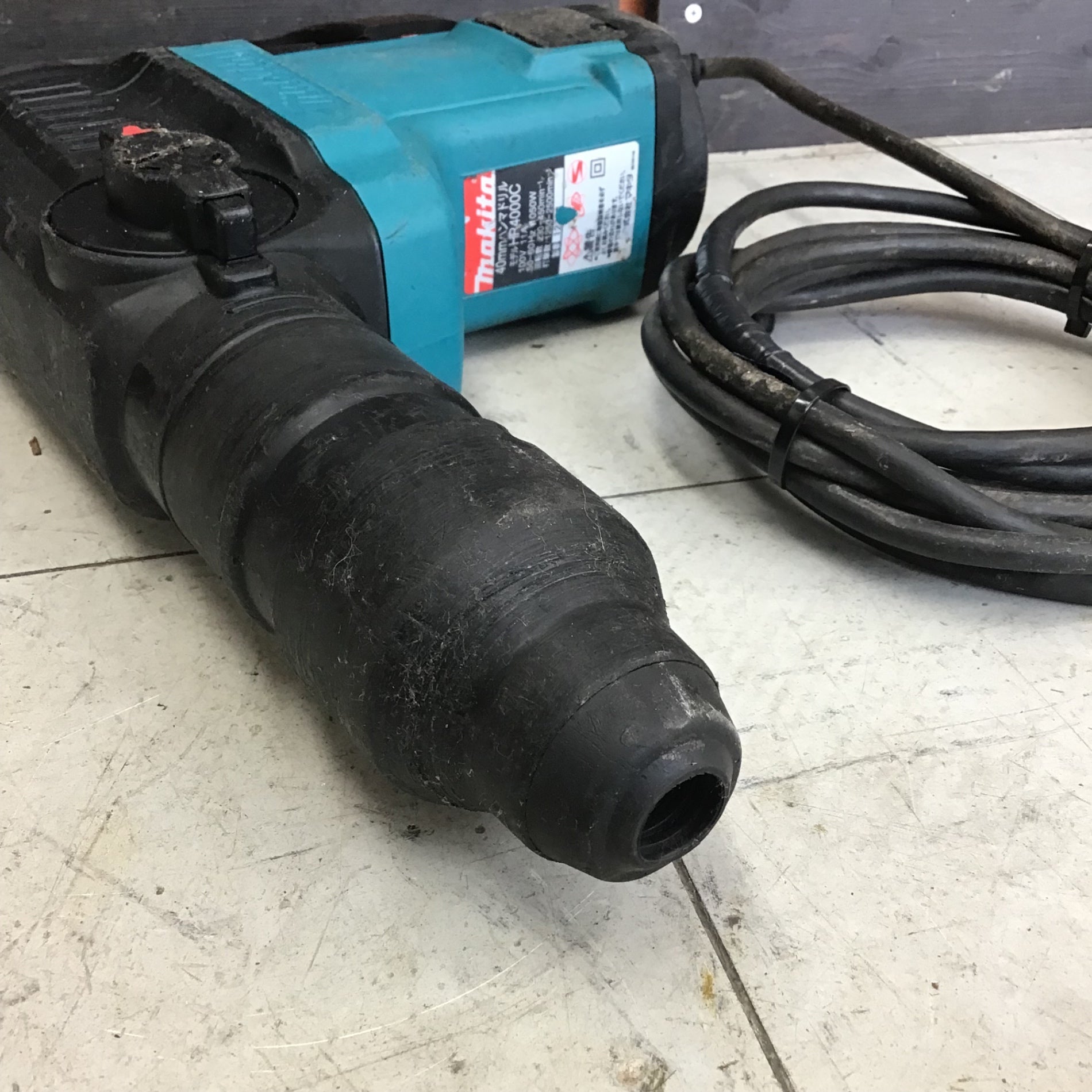 【H-1724】中古品 makita / マキタ ハンマドリル HR4000C 40㎜ 100v マキタ HR4000C ハンマドリル 中古品 ハンズクラフト宜野湾店