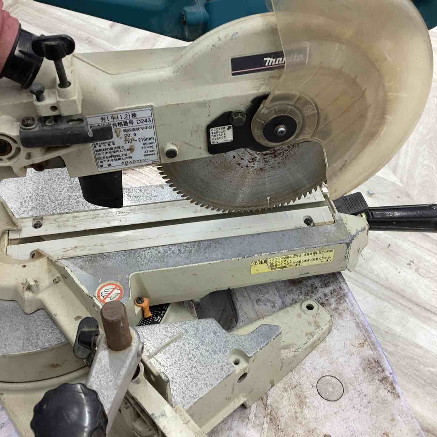makita 216mmスライドマルノコ LS0811 マキタ(makita) 216mm卓上スライド丸ノコ LS0811 ロックオフボタン効か