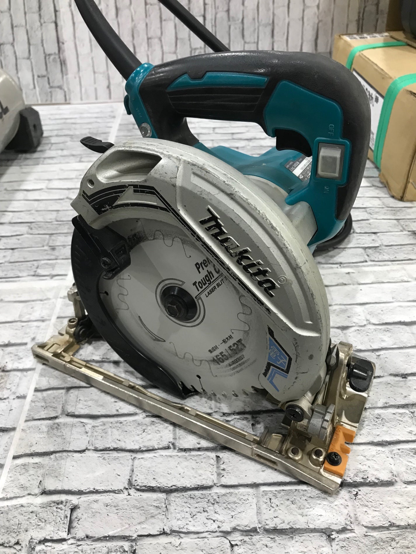 Makitaインパクト、マルノコ マキタ（makita） 40V 充電式マルノコ 刃径125mm/切込47mm 本体のみ