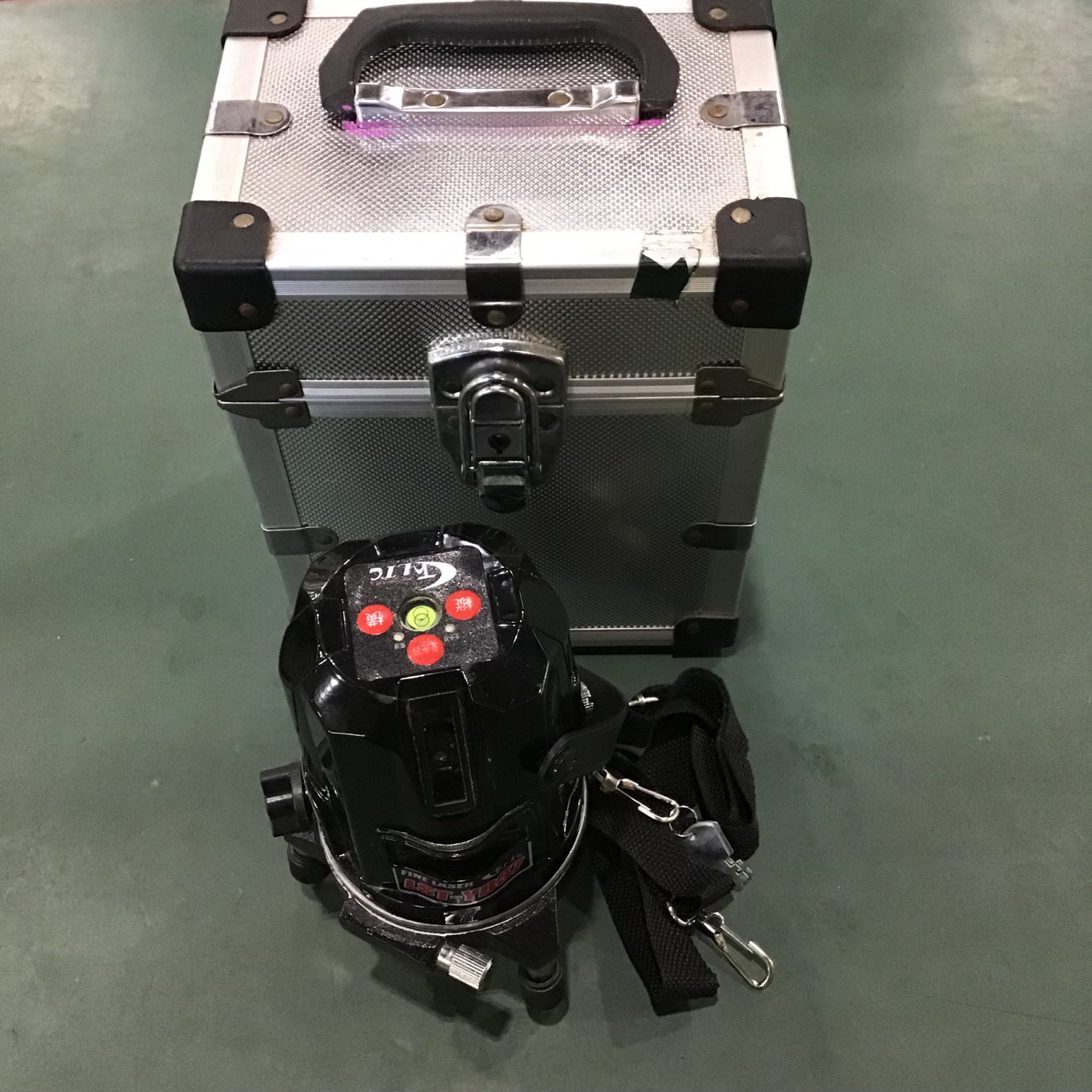 〇テクノ 水平/垂直ラインレーザー墨出し器 LST-YB37【川口店