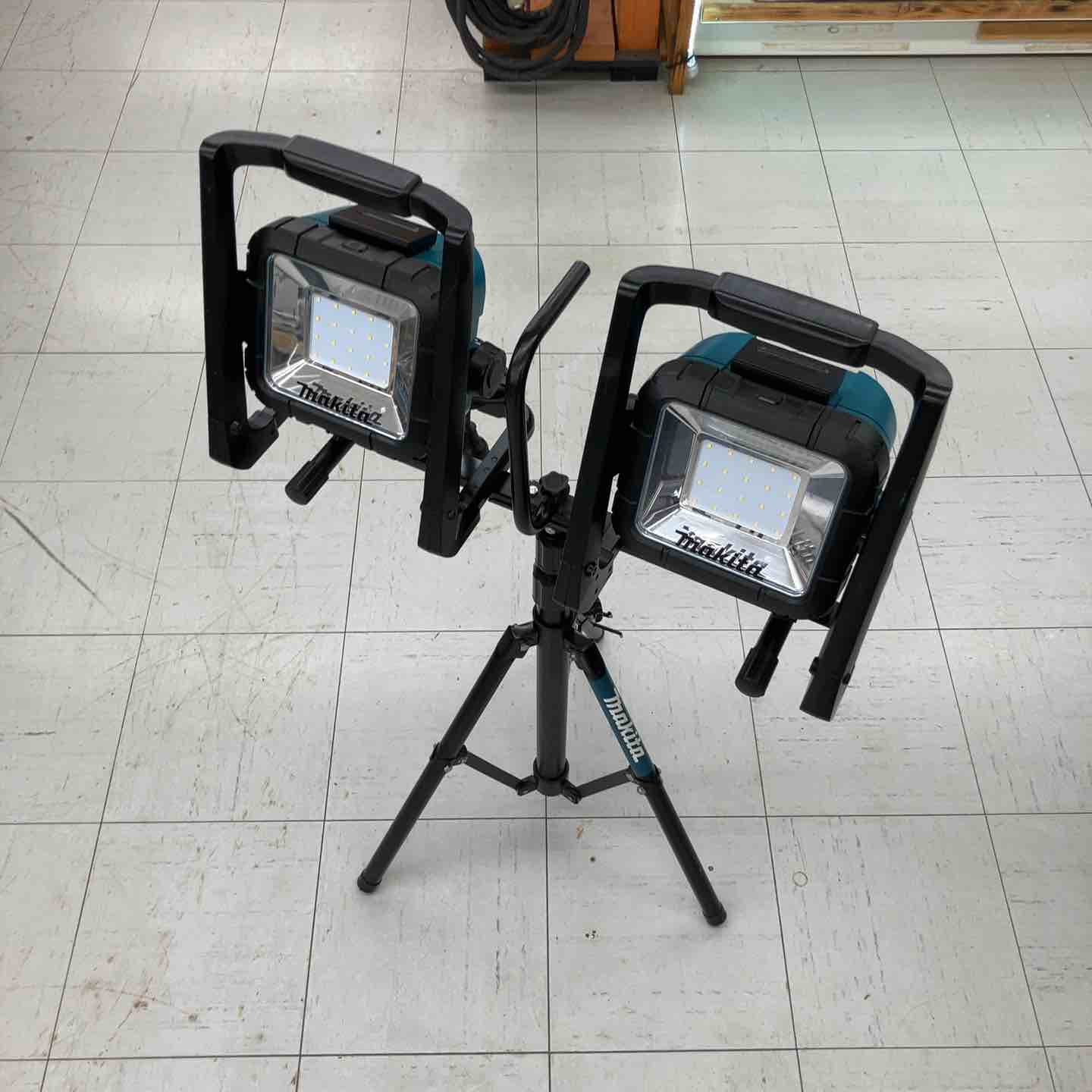 マキタ ML805 ツインライト＆スタンドセット : ML805 ツインライト