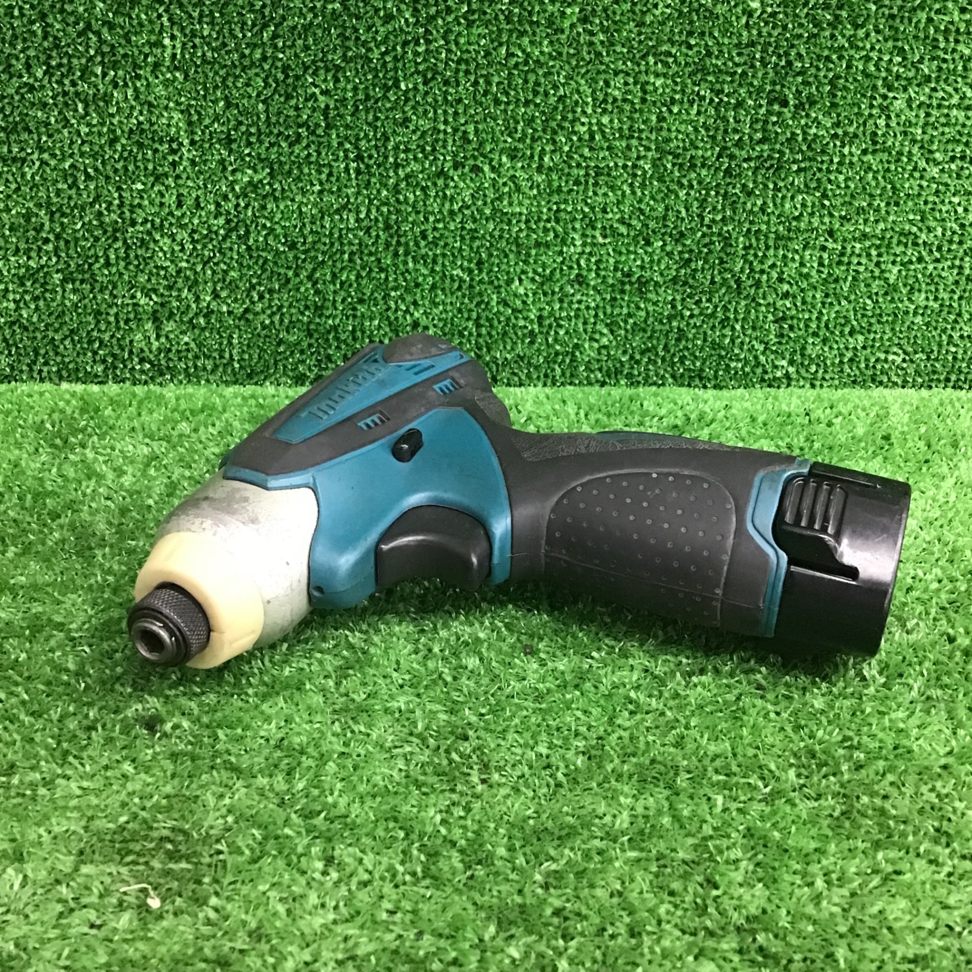 中古品】 マキタ/makita コードレスインパクトドライバー TD090DWX