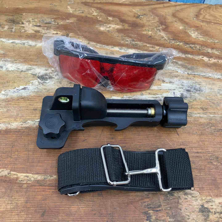 ◇ボッシュ(BOSCH) 電子整準方式 ・レーザー墨出し器 GLL8-40E【柏店】