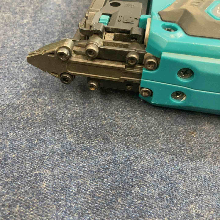◇マキタ 充電式35mm面木釘打ち機 FN350DZ【八潮店】