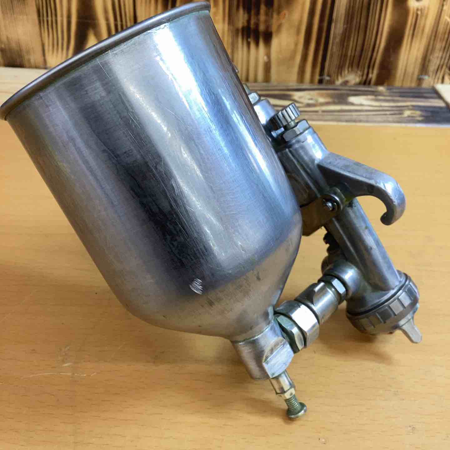 アネスト岩田 W-101 スプレーガン カップ付き 蓋無し【越谷店