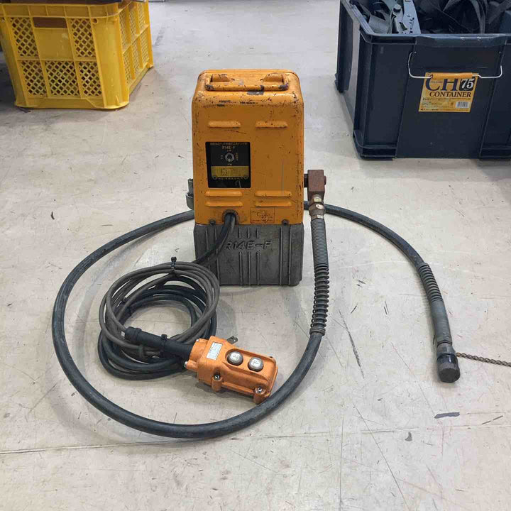 【店頭受取り限定】泉精器(IZUMI) 電動リモコン式油圧ポンプ R14E-F【町田店】
