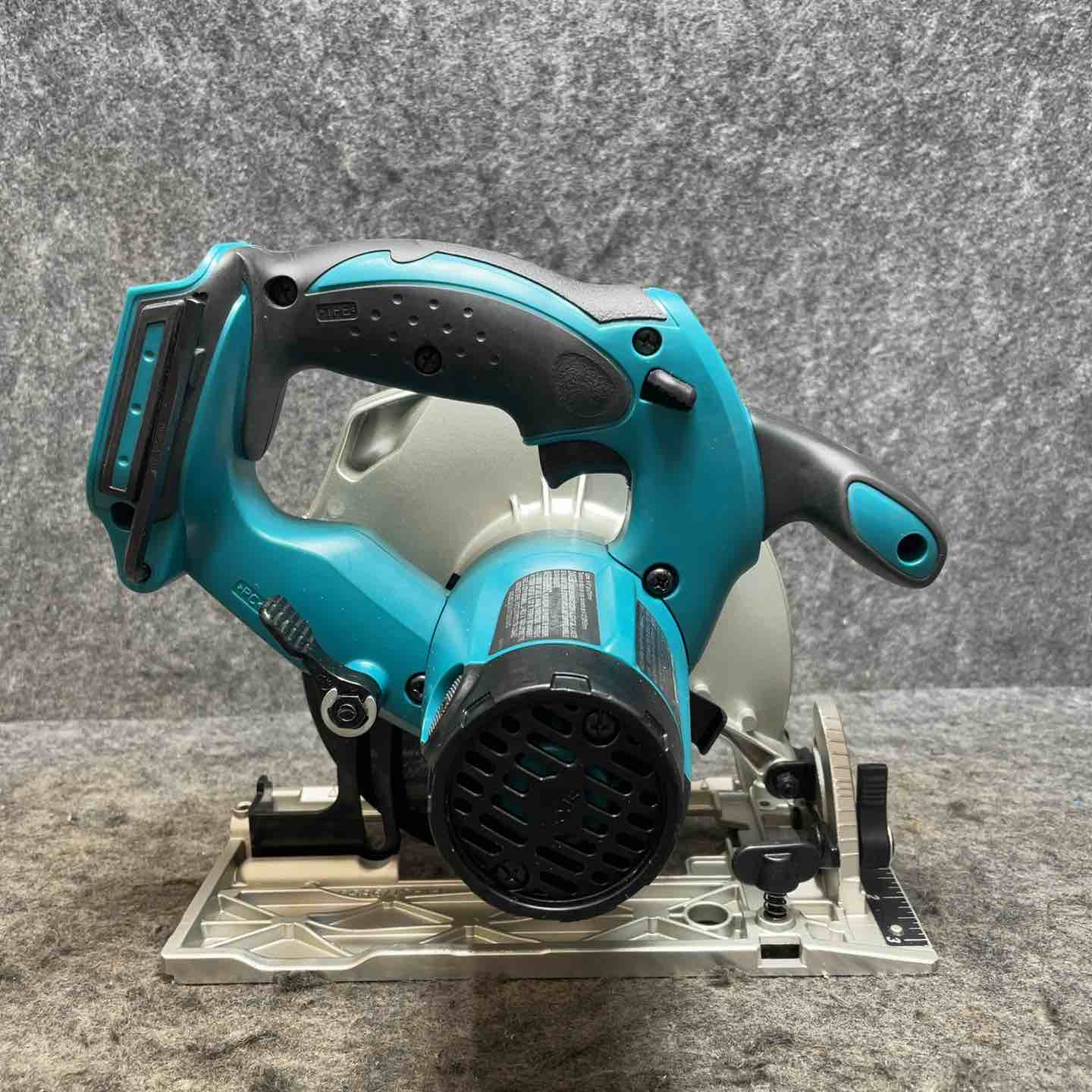 マキタ(makita) 18Vコードレス丸ノコ XSS02 輸入品【桶川店】 – アクト