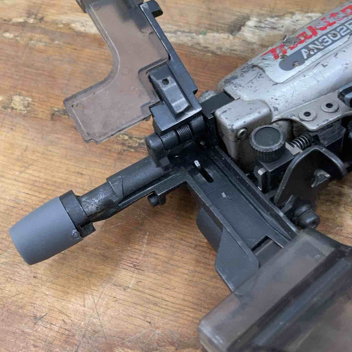 ☆マキタ(makita) 常圧釘打ち機 AN302P【柏店】