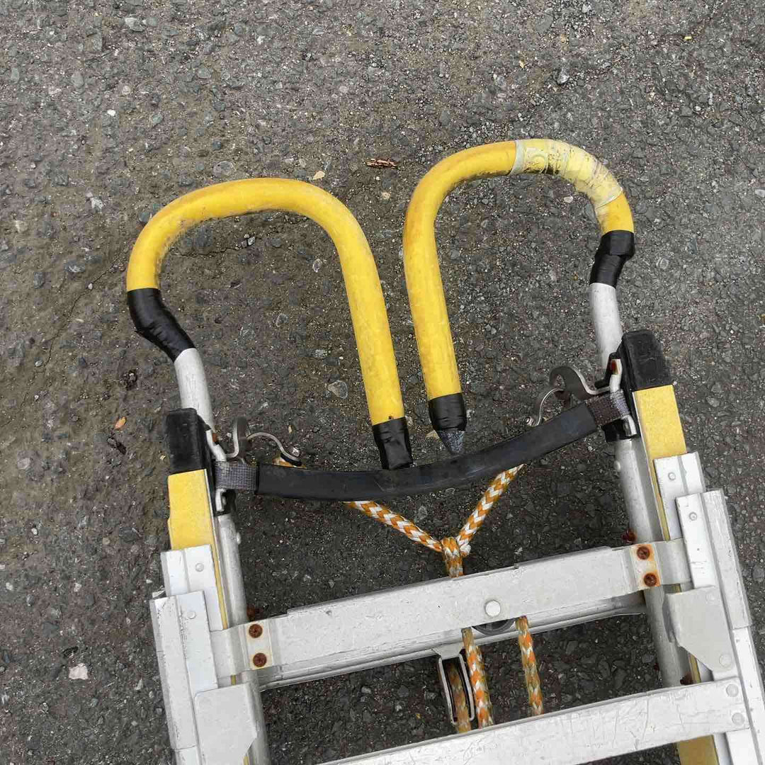 【現状品/店頭受取り限定】◇ナカオ(NAKAO) 三連伸縮はしご LT-8.3 軽太/KARUTA【鴻巣店】