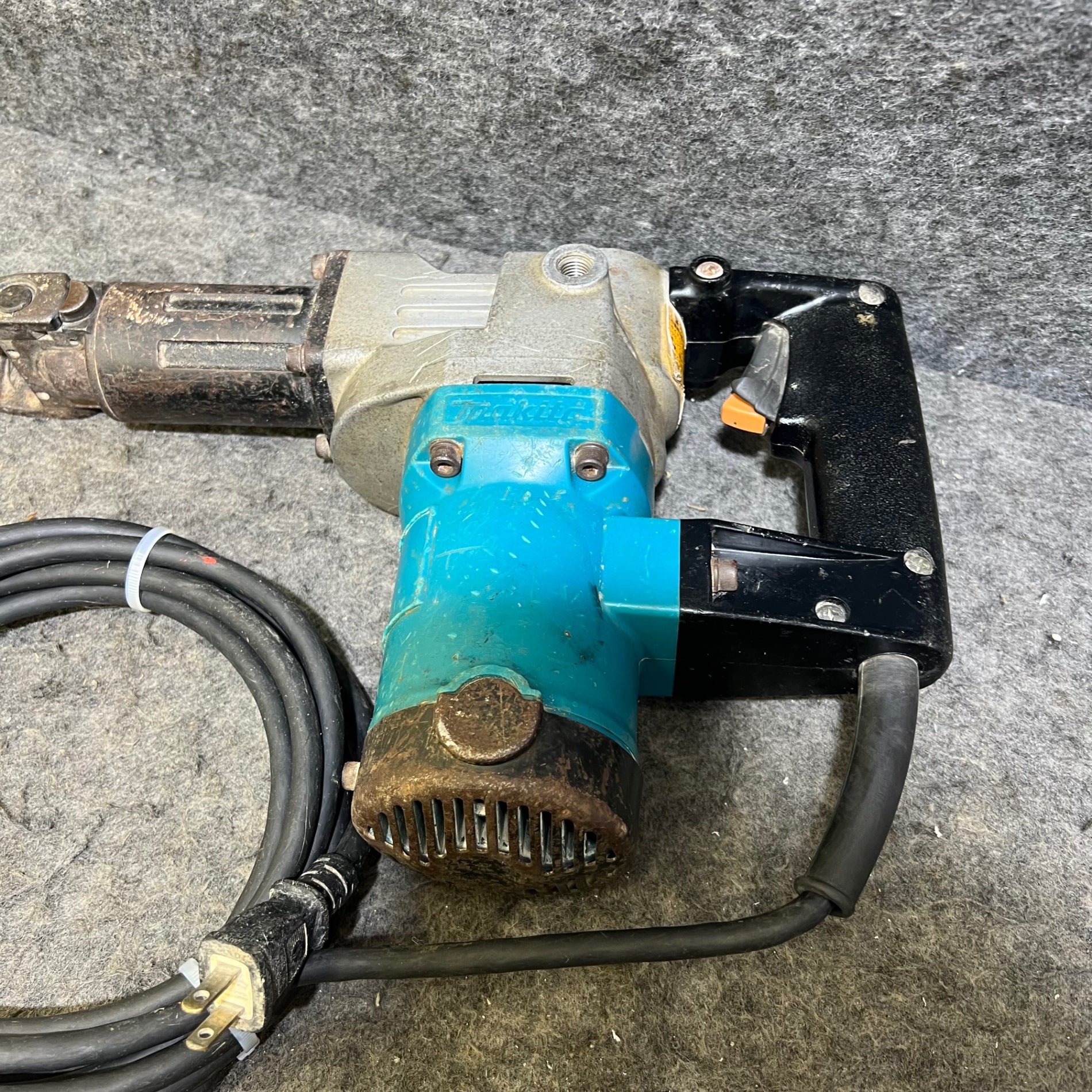 マキタ HR3520 ハンマドリル【リライズ野田愛宕店】【店頭取引限定】【中古】管理番号：ITLJB3HLMXLC マキタ makita ハンマードリル 電動ハンマ ハツリ HR3520の中古 中古C