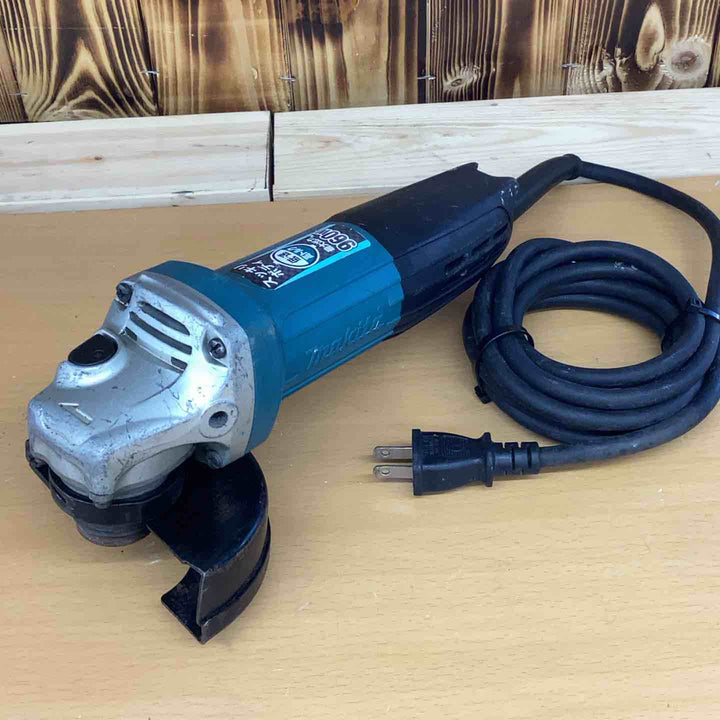 マキタ(makita) 100mmディスクグラインダ GA4032 DIY 鉄筋 アングル材 仕上げ磨き 建築 石材 加工 コンクリート ブロック レンガ タイル 研磨 ガラス 断面磨き 加工【越谷店】