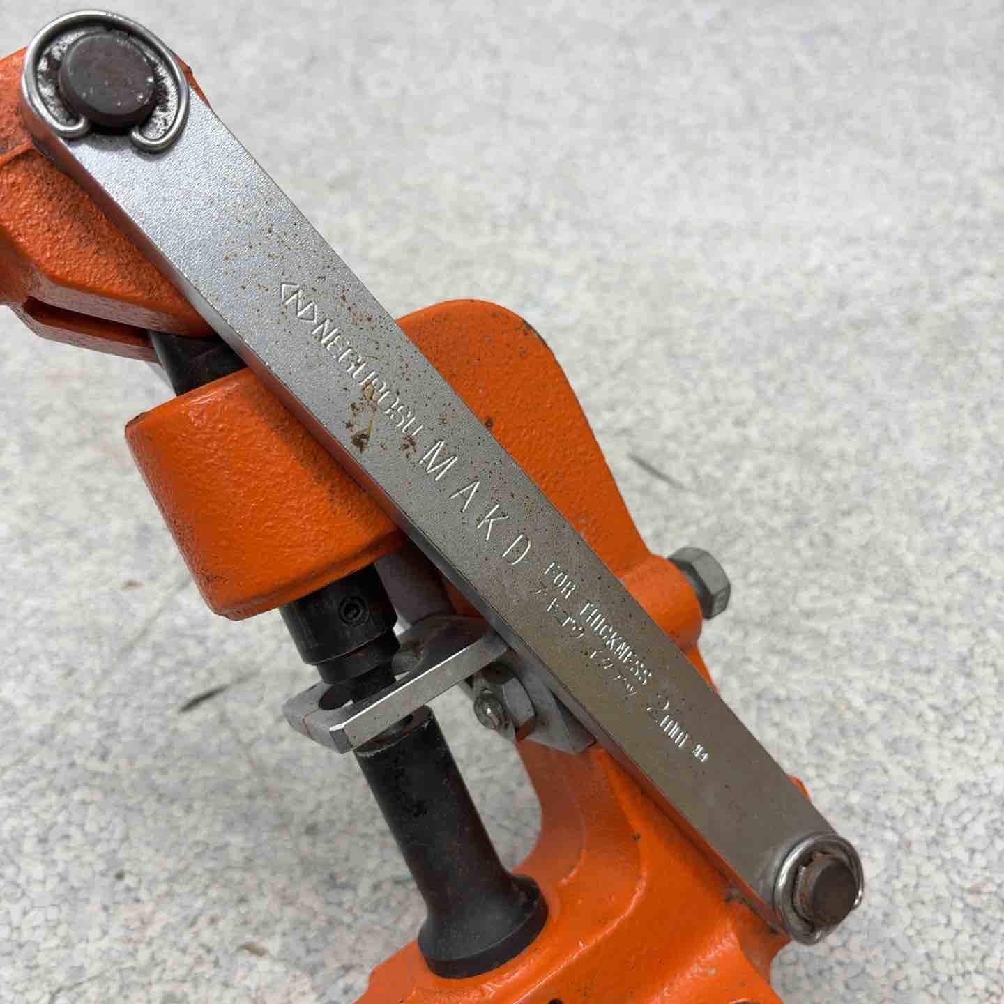 【中古】【店頭引取限定】ネグロス　MAK-D チャンネル穴あけ工具　5830円 MAKD ネグロス ダクター穴あけ工具 即配・速配ならプロ向け電材・照明