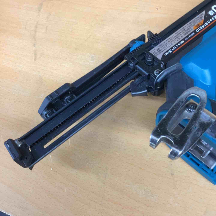 ◇マキタ(makita) コードレスタッカー ST421DZ【越谷店】
