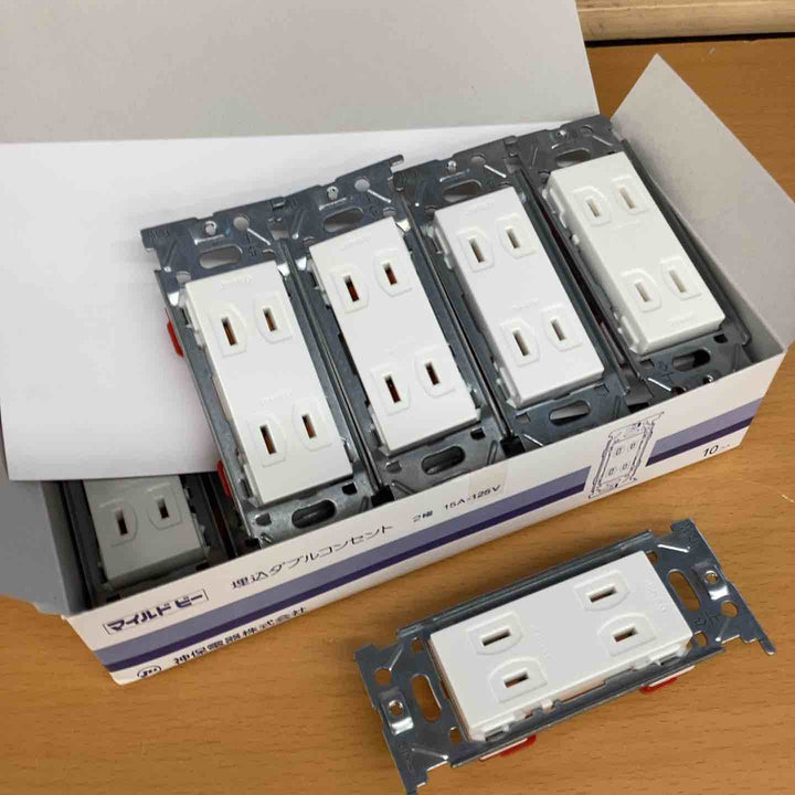 JEC-BN-55　埋め込みダブルコンセント10個入り 壁に埋め込まれ、2つのコンセント口が一体化したものです。【越谷店】