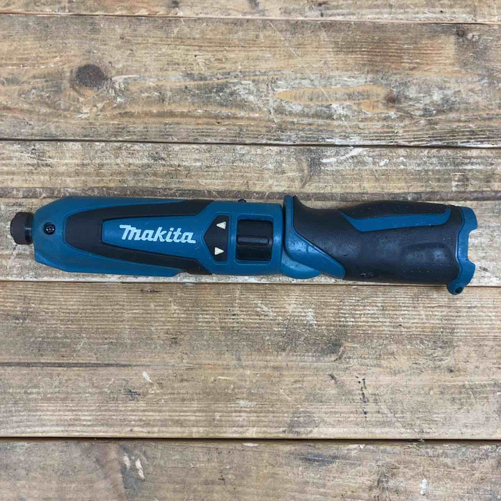 【中古品】 マキタ(makita) 充電式ペンインパクトドライバ TD021DS 電工 7.2V 【東大和店】