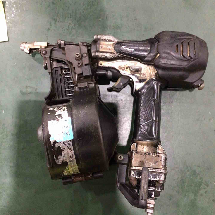 ◇HiKOKI(ハイコーキ) 高圧ロール釘打機 アブソリュートブラック パワー切替機構・エアダスタ付 NV65HR2(SAB)【川口店】