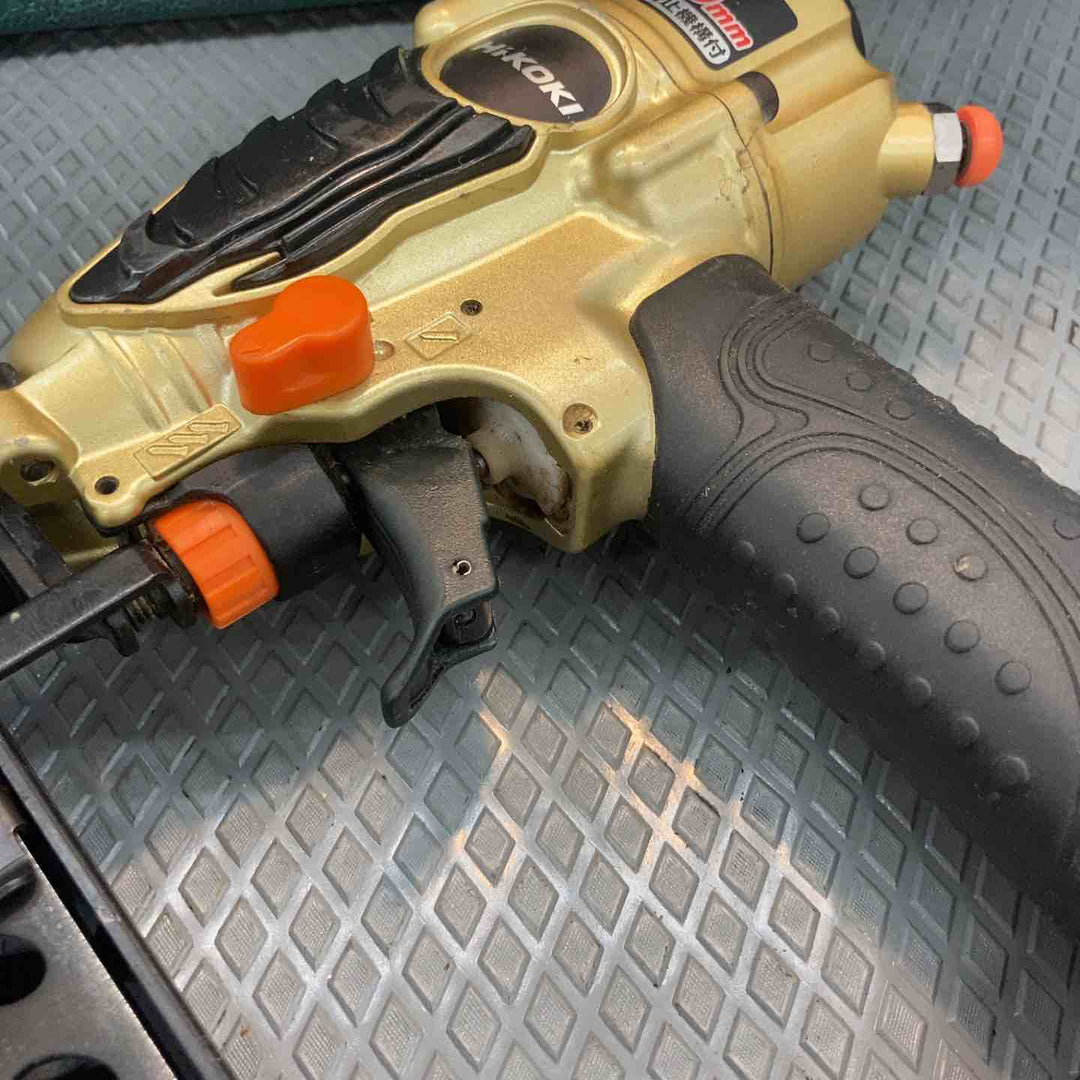 【中古品】ハイコーキ(HIKOKI ※旧:日立工機) 高圧フロアタッカ N5004HMF【所沢店】