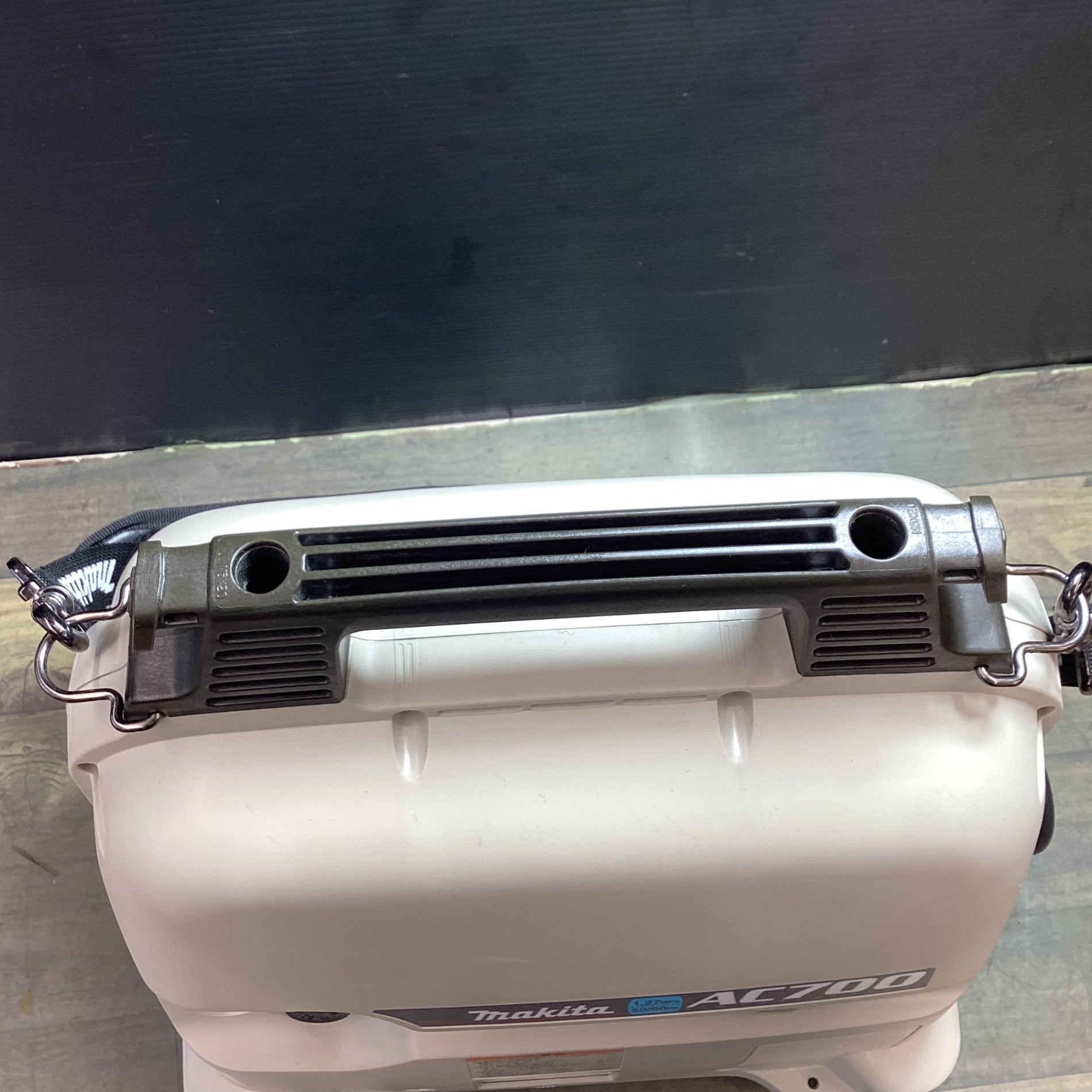マキタ(makita) エアコンプレッサー AC700 【東大和店】 – アクト