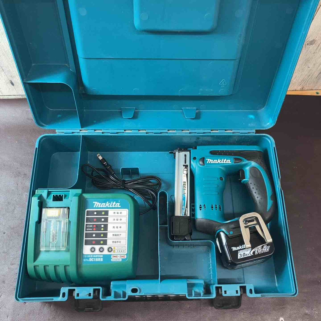 【中古品】マキタ(makita) 14.4V 4mm J線 コードレスタッカ ST420DRF 充電式タッカー【東大和店】