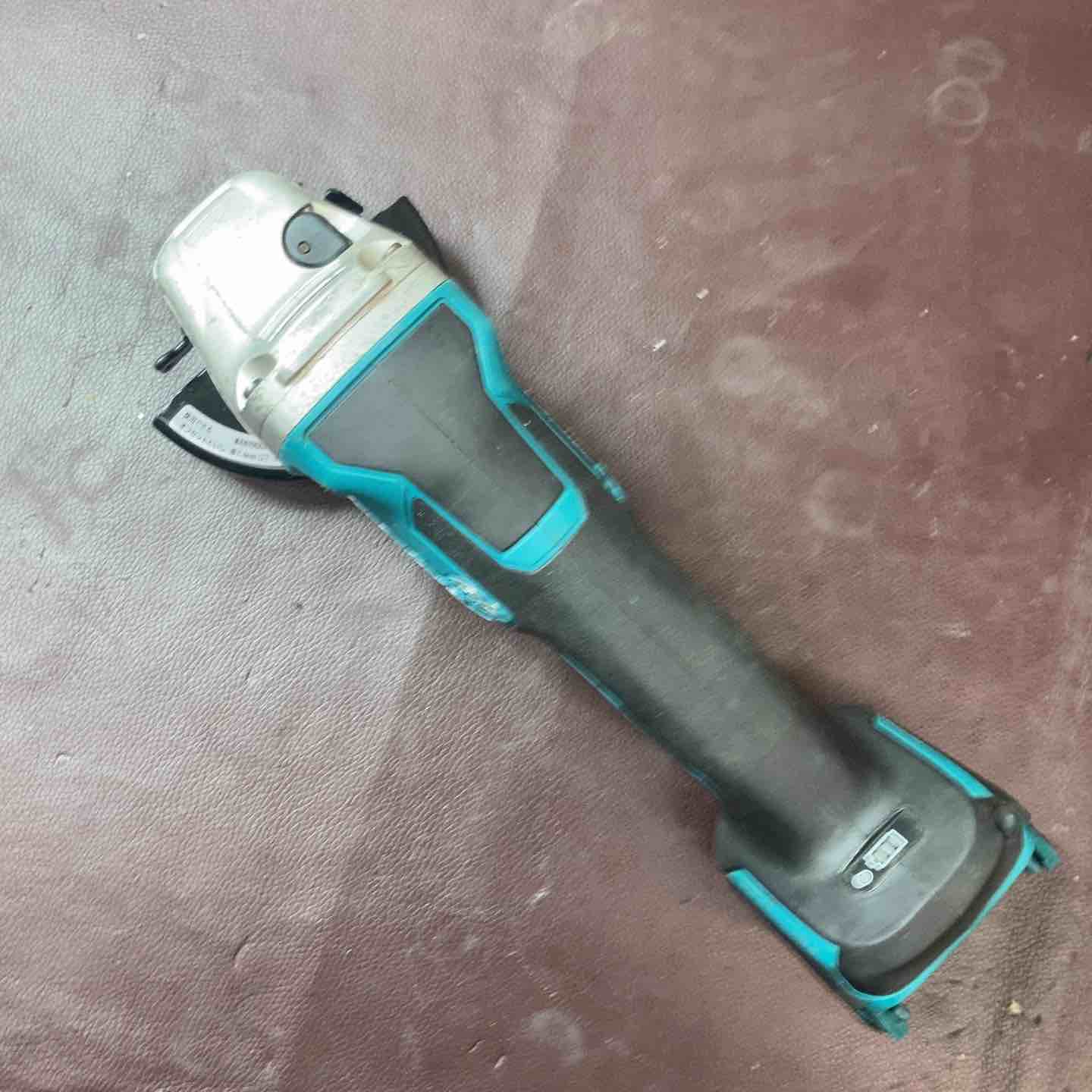 中古品】 マキタ(makita) 18V 100mmコードレスディスクグラインダ
