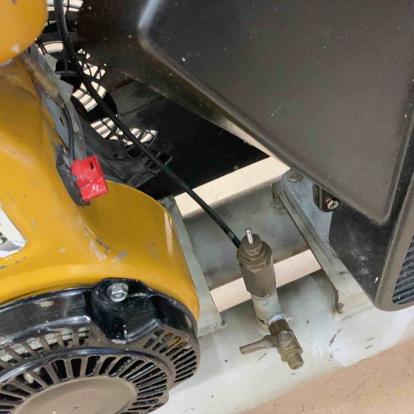 中古品/店頭受取り限定】 アネスト岩田 IWATA エンジンコンプレッサー