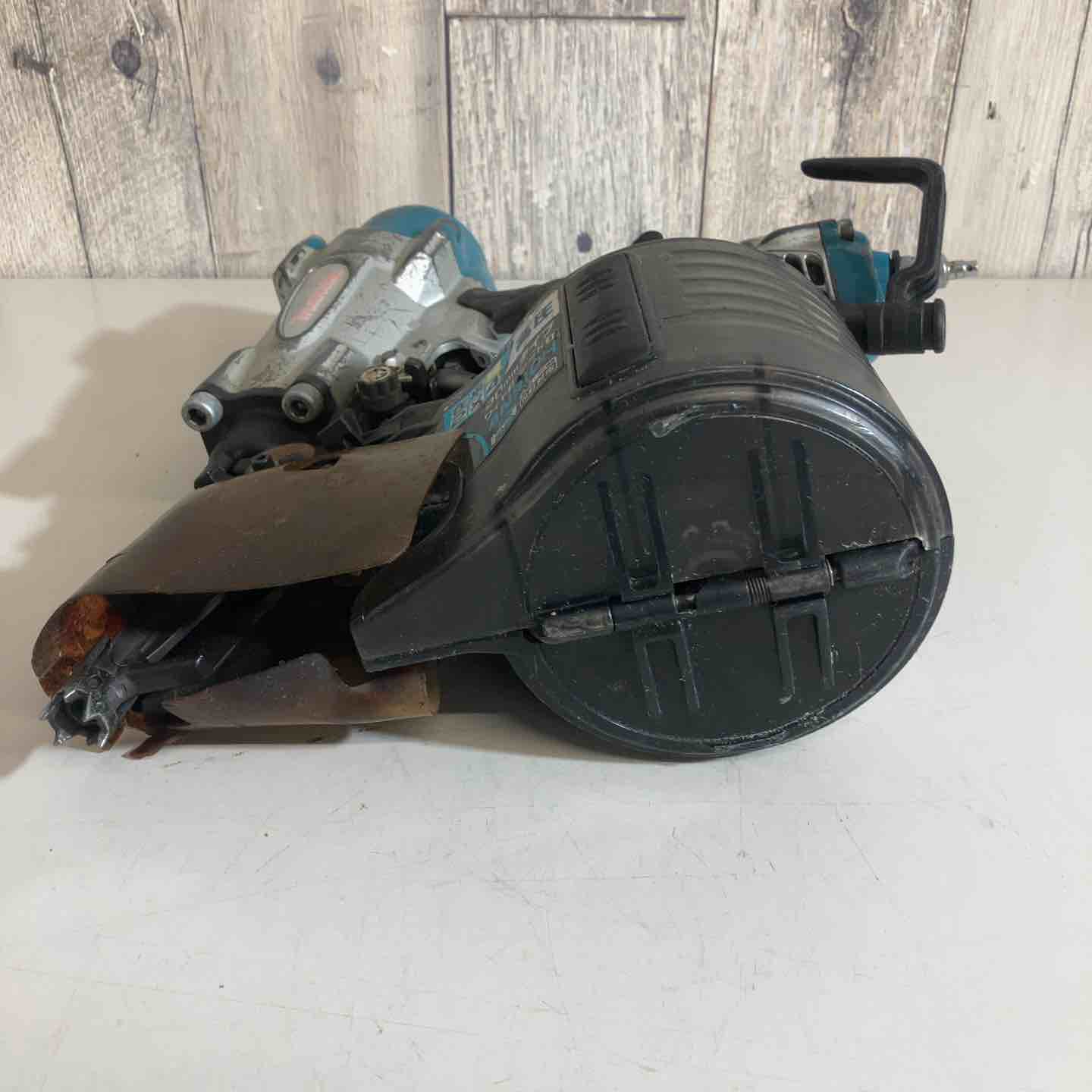 makita マキタ エア釘打機 AN910H 現状品 説明書 ケース 等 付属 電動工具