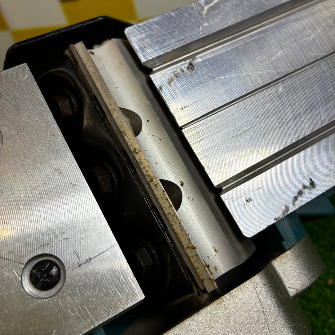 ★マキタ(makita) 82mmコードレスカンナ KP181DZ【越谷店】