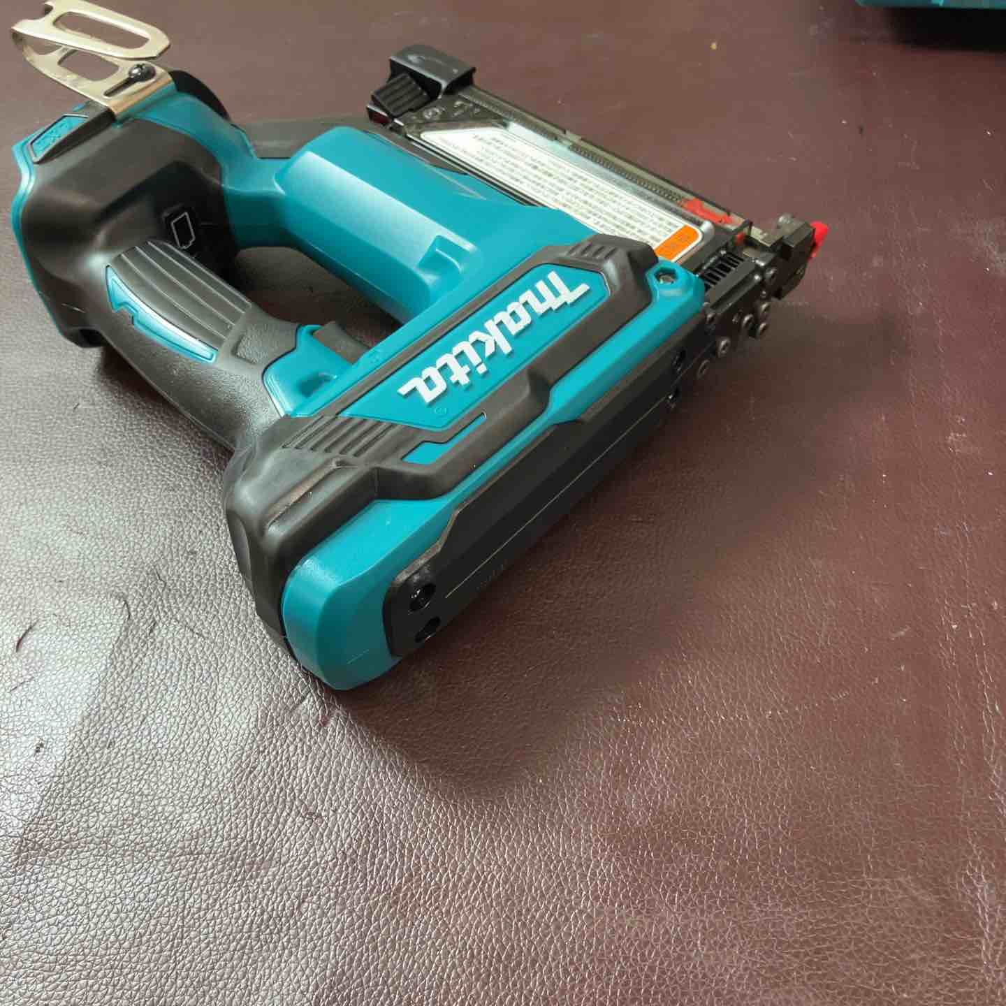 中古品】☆マキタ(makita) コードレスピンネイラ PT353DRG 18V【東大和