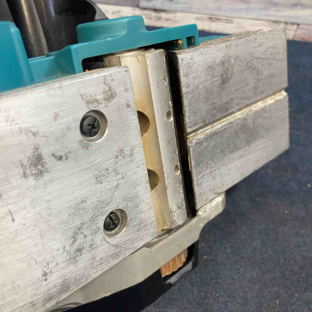 ★マキタ(makita) コードレスカンナ KP180DZ【八潮店】