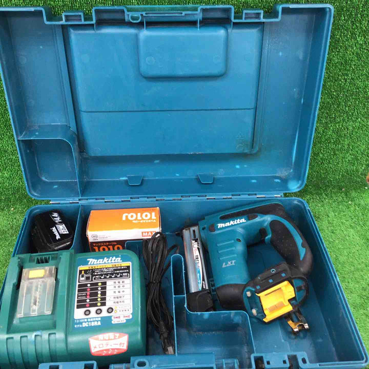 ◇マキタ(makita) コードレスタッカ  ST120DRF【川崎店】