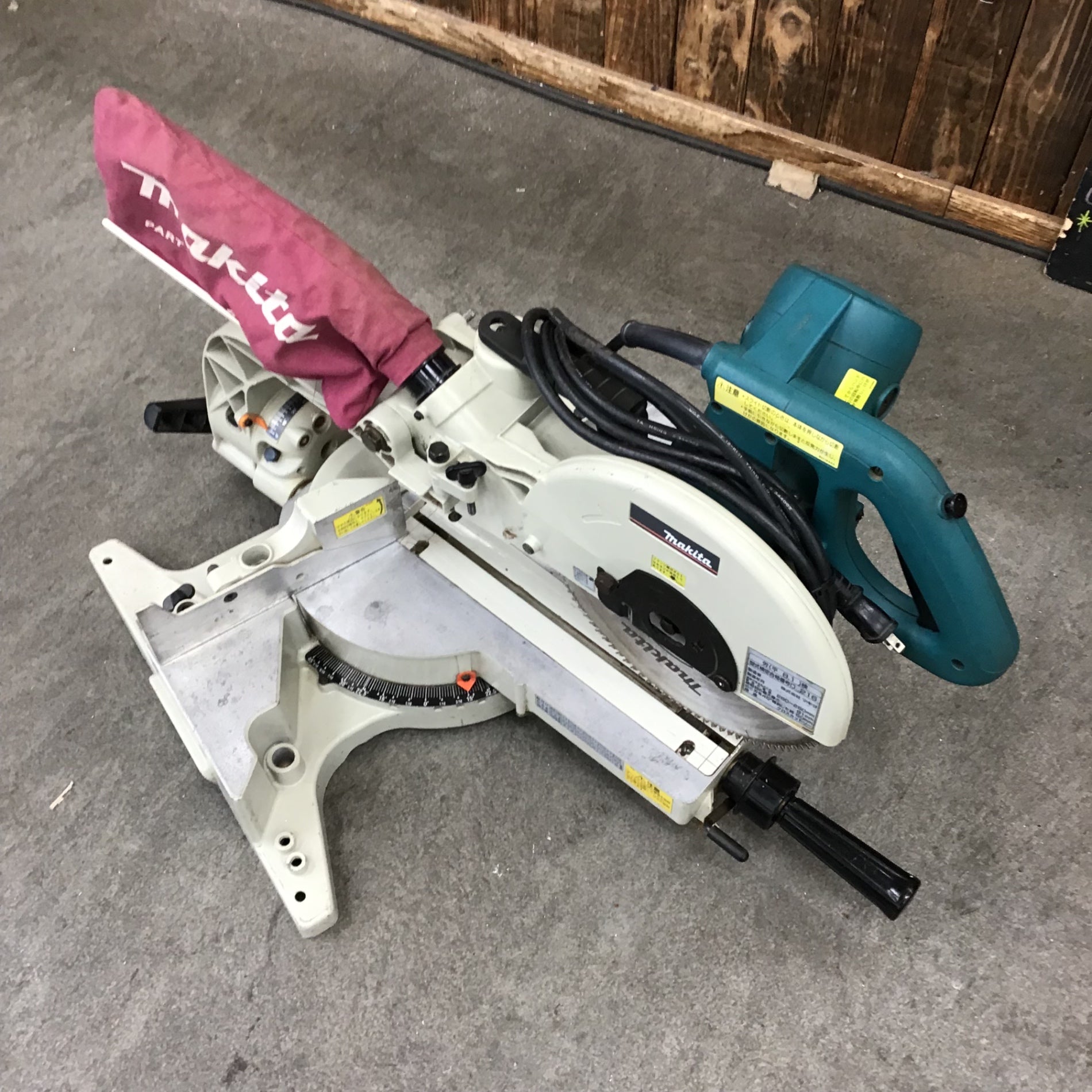店頭受取り限定】マキタ(makita) 卓上スライドマルノコ LS1012【川崎店