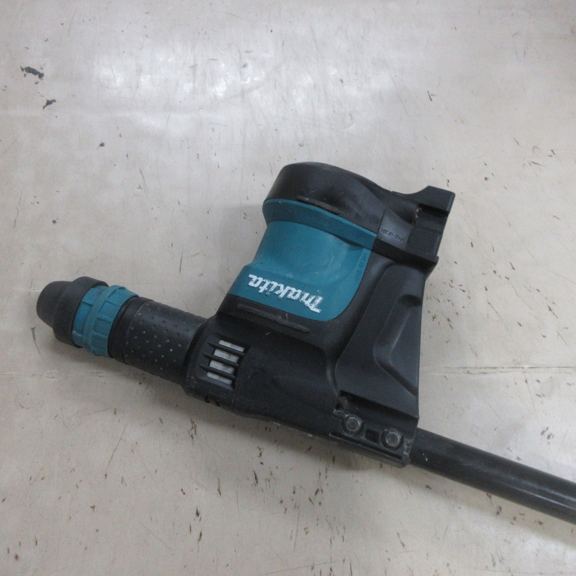 マキタ(Makita) 電動ケレン ロングハンドルタイプ (六角シャンク13mm) HK1800L ☆マキタ(makita) 電動ケレン ロングハンドルタイプ HK1800L川崎店