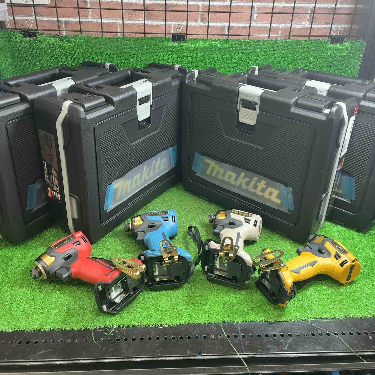 【未使用品】マキタ(makita) コードレスインパクトドライバー 本体＋ケースのみ TD173 LXT20周年記念限定カラー  4台セット【藤沢店】 マキタ(makita) コードレスインパクトドライバー 本体＋ケースのみ