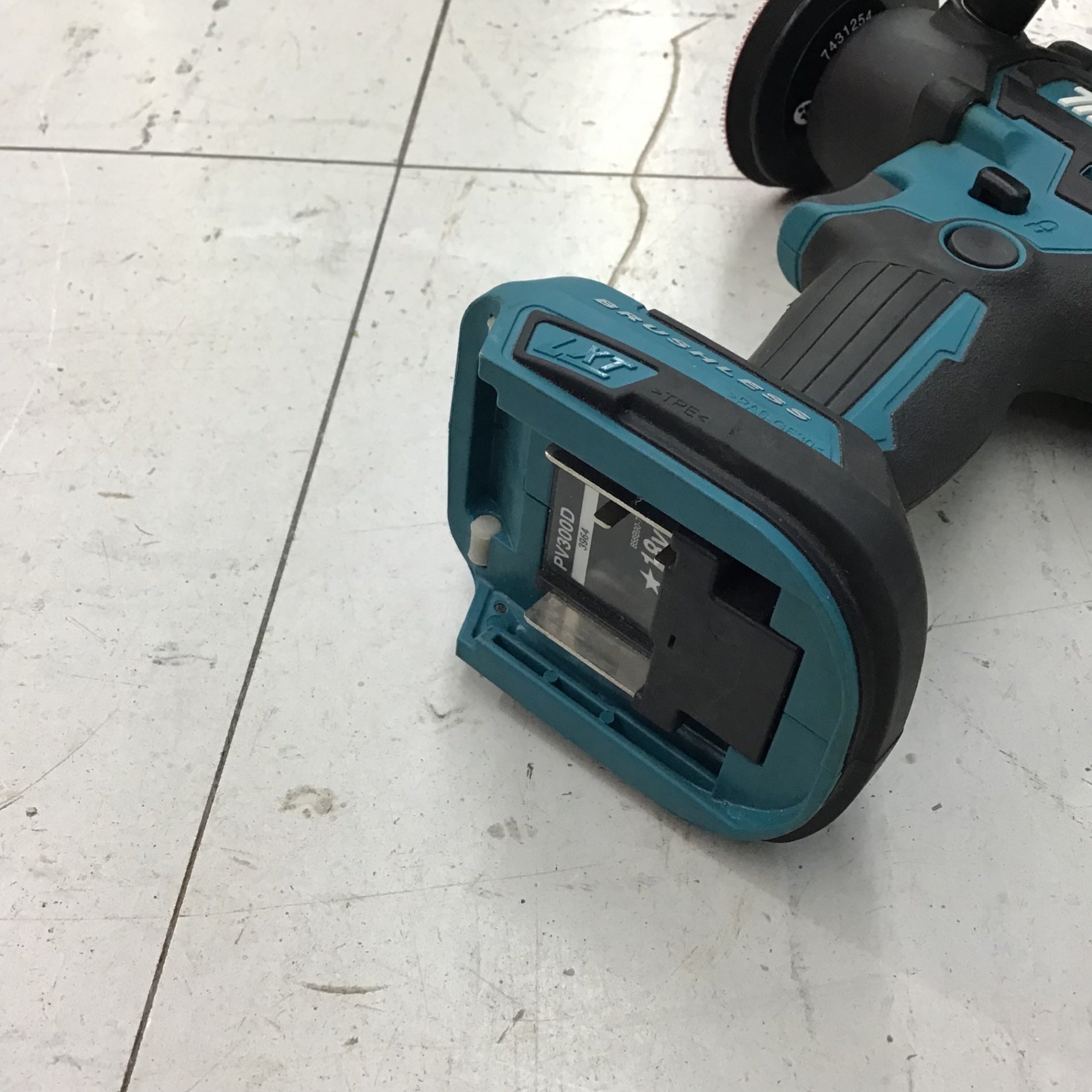 中古美品】 マキタ/makita コードレスサンダポリッシャー・PV300DZ