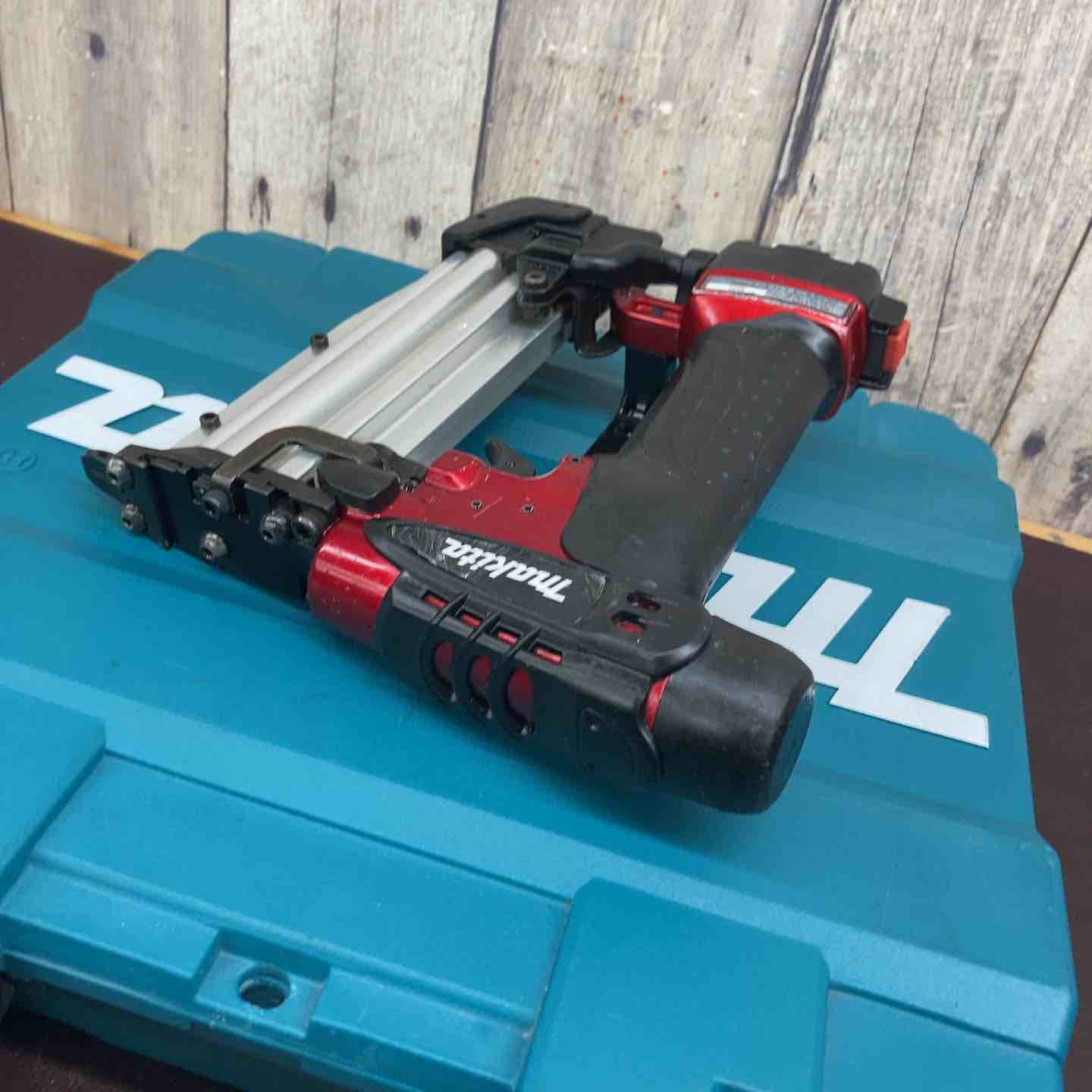 中古品】 マキタ(makita) 高圧ピンネイラ AF501HP 【東大和店