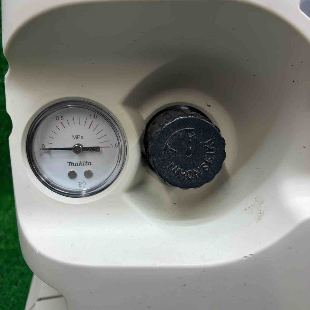 ★マキタ(makita) エアコンプレッサー AC700【藤沢店】