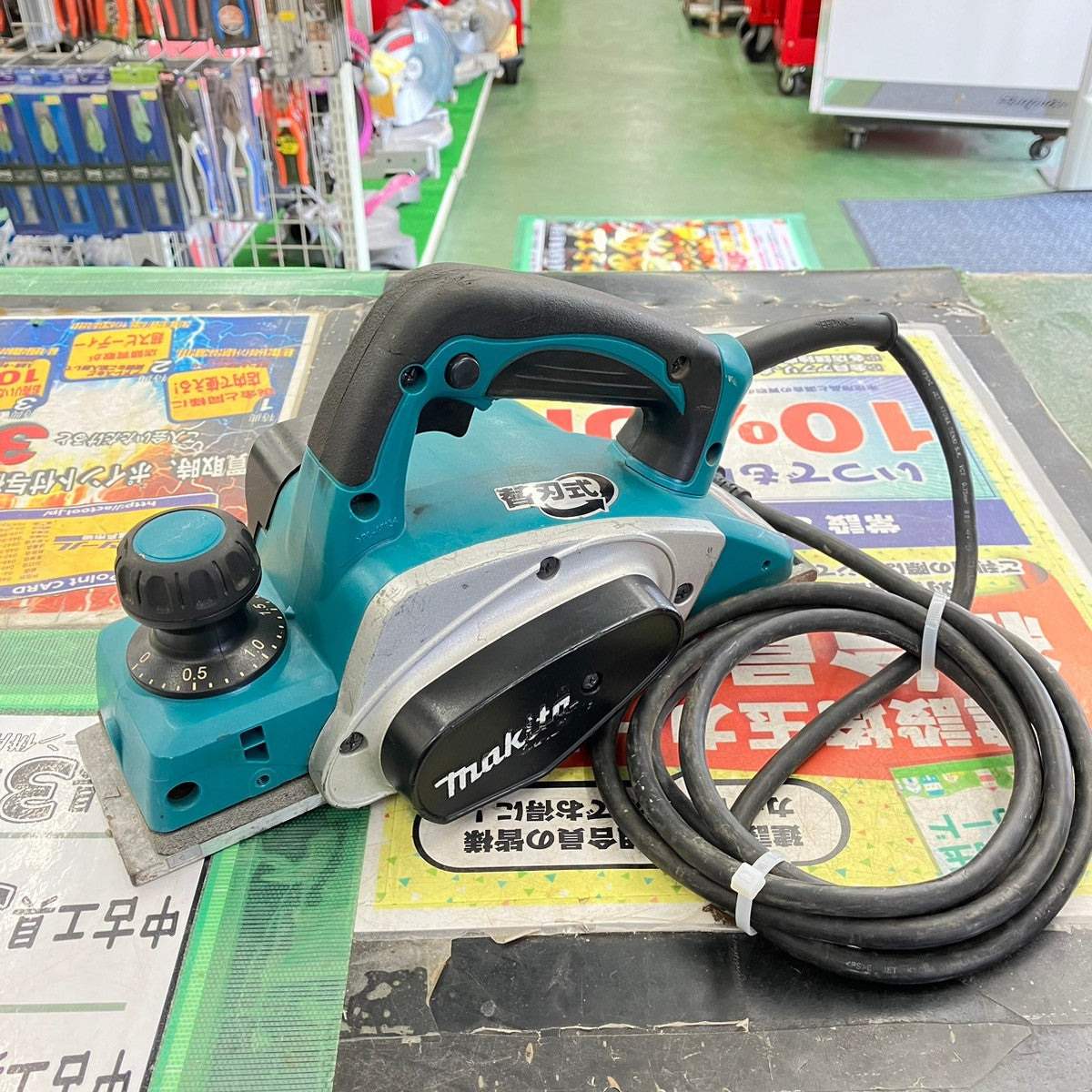 ☆マキタ(makita) 電気カンナ KP0800A 替刃式【桶川店】 – アクトツールオンラインショップ