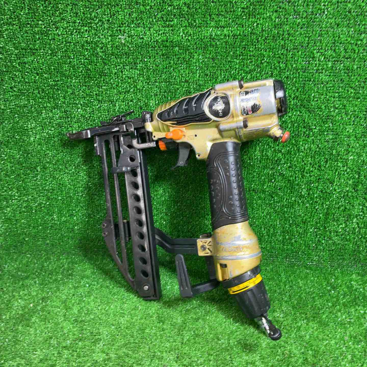中古品】 ハイコーキ(HIKOKI ※旧:日立工機) 高圧フロアタッカ N5004HMF
