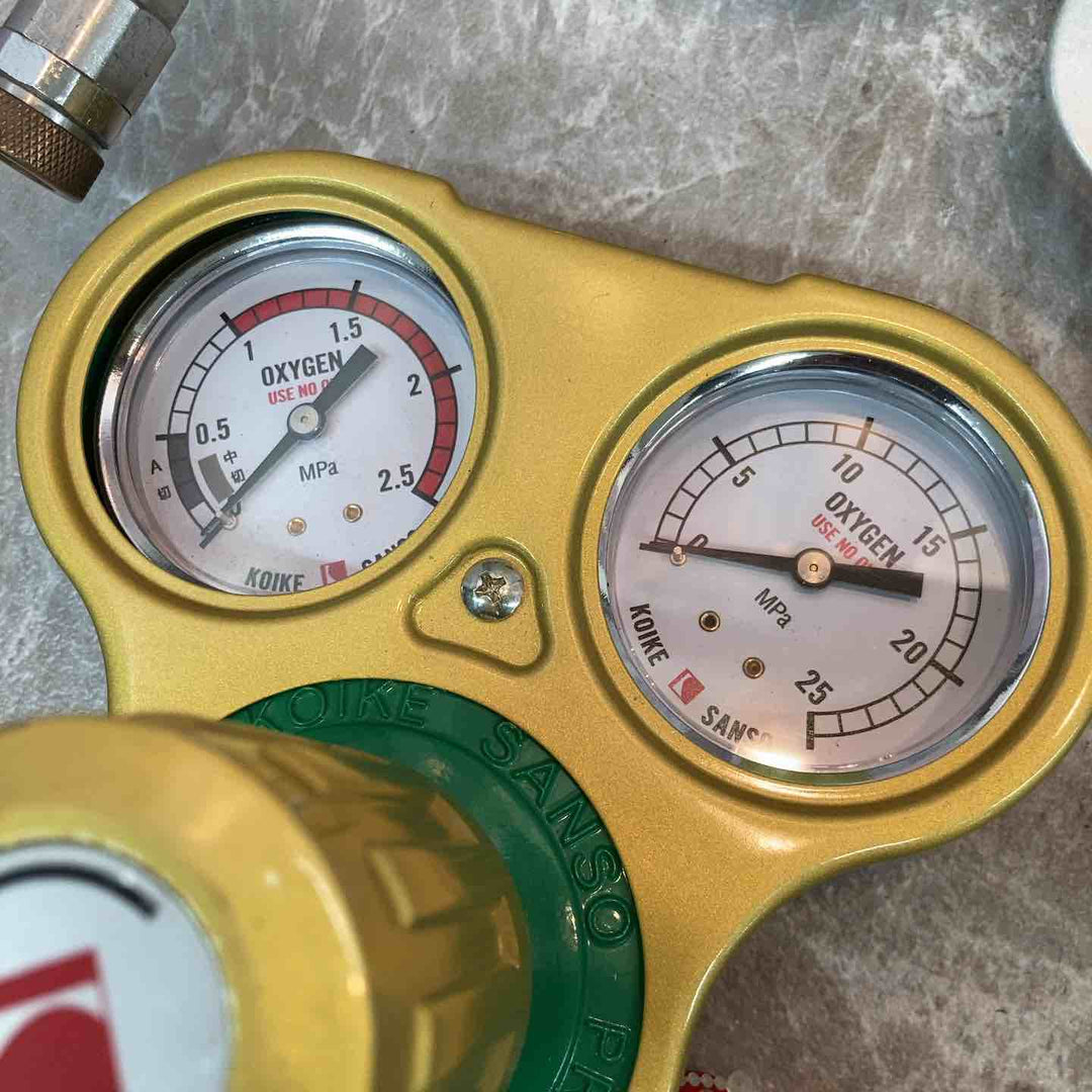 小池酸素工業 レギュレーター 酸素調整器×2、アセチレン調整器×2 セット ※動作未確認【八潮店】