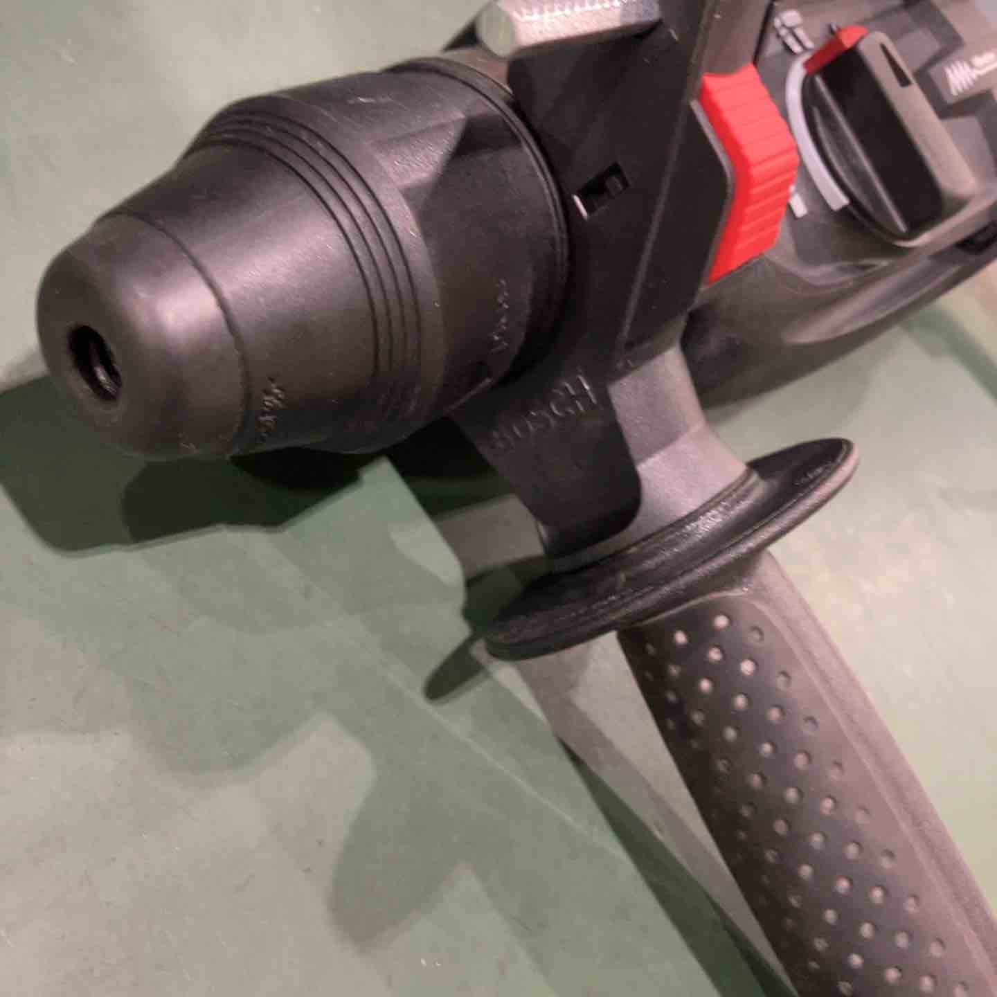 ボッシュ BOSCH GBH2-28-DV ハンマドリル 中古品 刃多数/チャック付