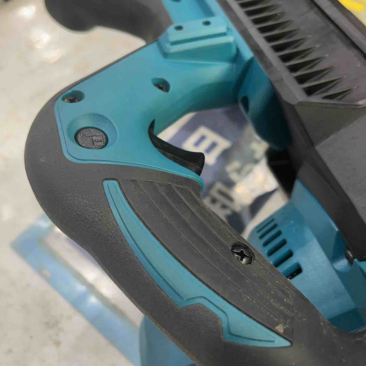 ☆マキタ(makita) コードレスバンドソー PB181DZ【川口店 ☆マキタ(makita) コードレスバンドソー PB181DZ【川口店