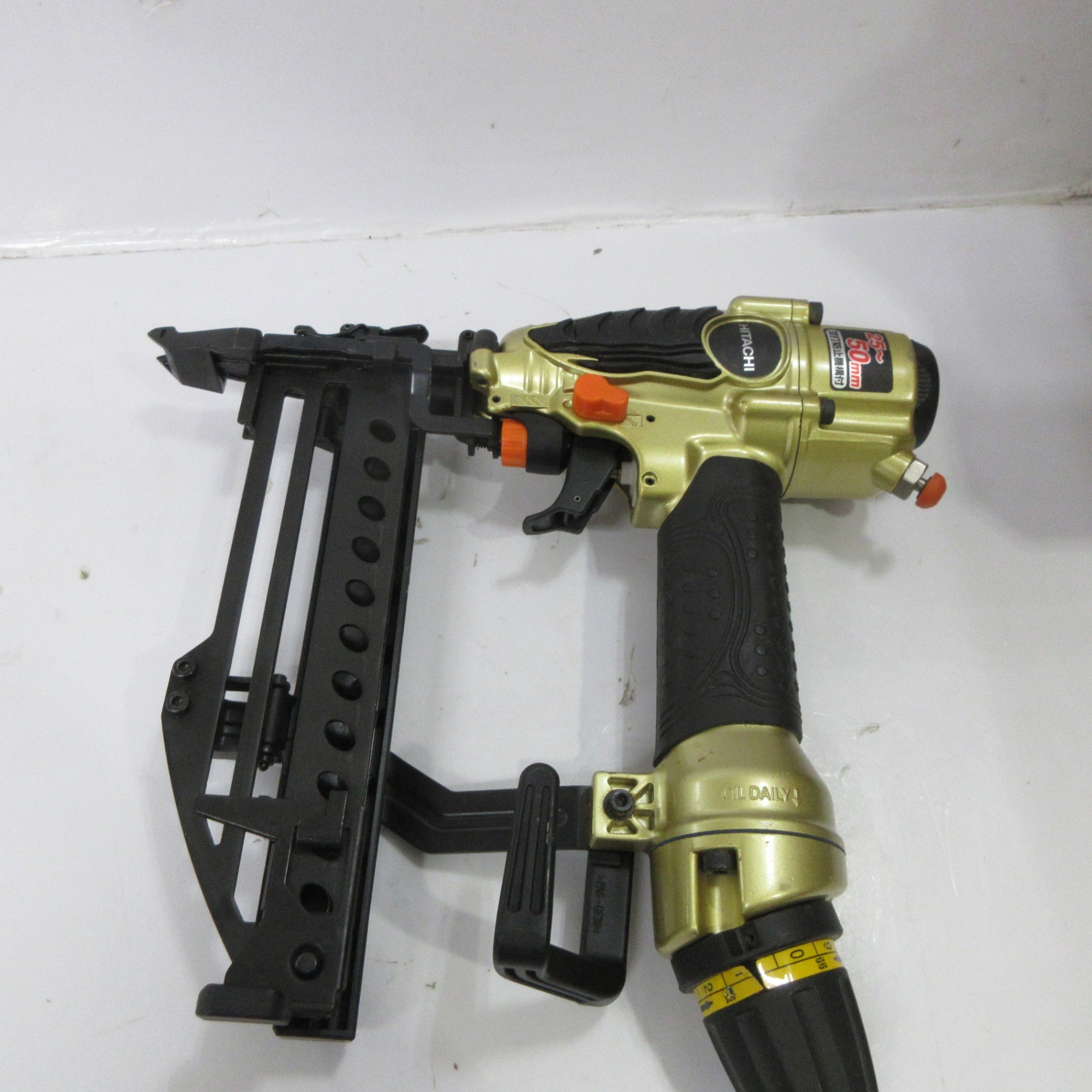 ★ハイコーキ(HIKOKI ※旧:日立工機) 高圧フロアタッカ N5004HMF【町田店】 ☆ハイコーキ(HIKOKI ※旧:日立工機) 高圧フロアタッカ N5004HMF