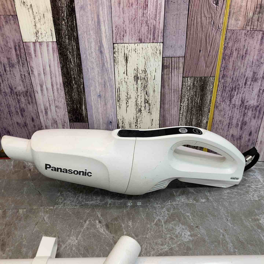 ◇パナソニック(Panasonic) コードレススティッククリーナー  ホワイト 本体のみ EZ37A3-W【八潮店】