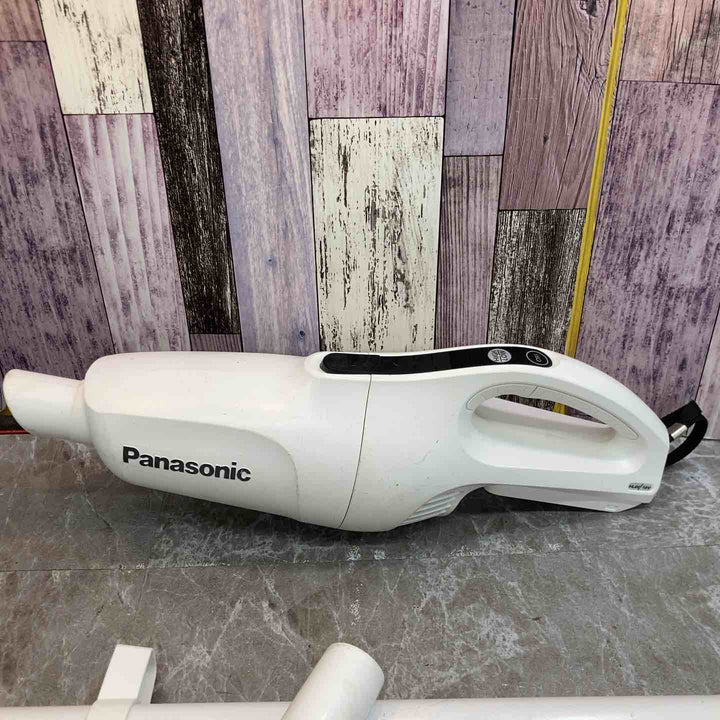 ◇パナソニック(Panasonic) コードレススティッククリーナー  ホワイト 本体のみ EZ37A3-W【八潮店】