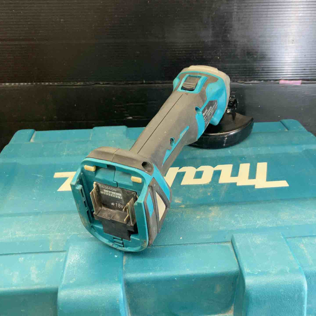 ★マキタ(makita) 125mmコードレスディスクグラインダー GA504DRGXN　充電器、バッテリー2個付属20回、24回【戸田店】