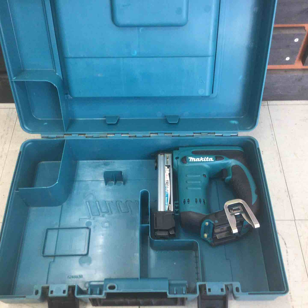 中古品】 マキタ/makita コードレスタッカ ST420DZK 【鴻巣店 