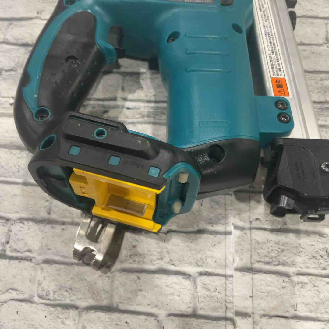 ☆マキタ(makita) コードレスタッカ ST420DZK【川口店】