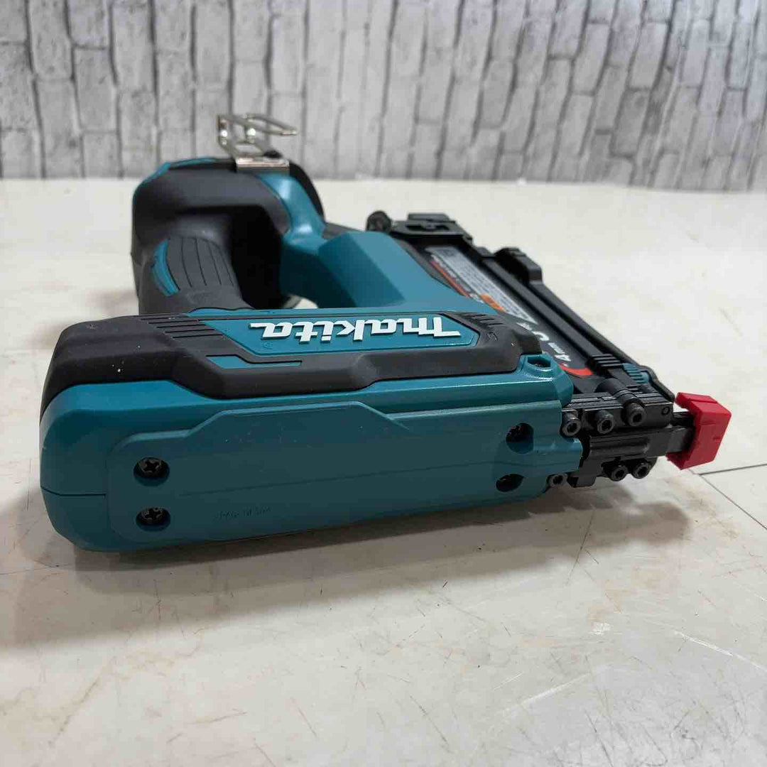 ★マキタ(makita) コードレスタッカー ST421DZK 動作確認済み【川口店】