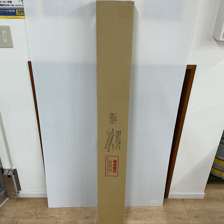 【未使用品】パナソニック(Panasonic) 一体型LED階段灯 NNCF42135LE9 電池内蔵 常時・非常用兼用 ミドルタイプ 幅1420mm×高160mm①【電材館越谷店】