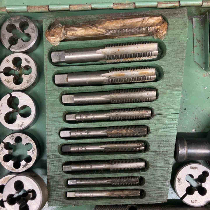 ダイス SCREW PLATES タップセット【戸田店】